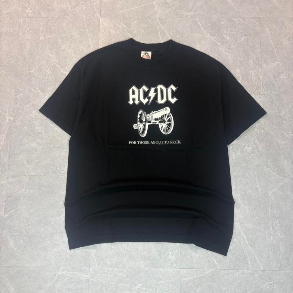 2004 Black AC/DC band tee #rockmusic